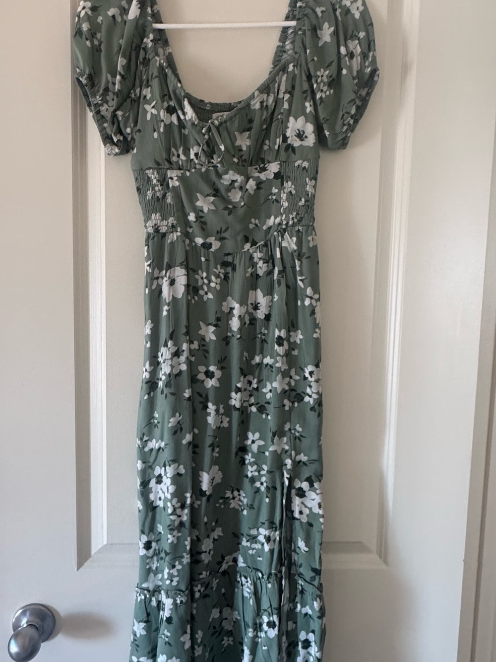 Hollister Sage Green Floral Puff-Sleeve Maxi Dress